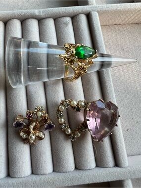 Women’s Estate Sale Finds Costume Jewelry Bundle